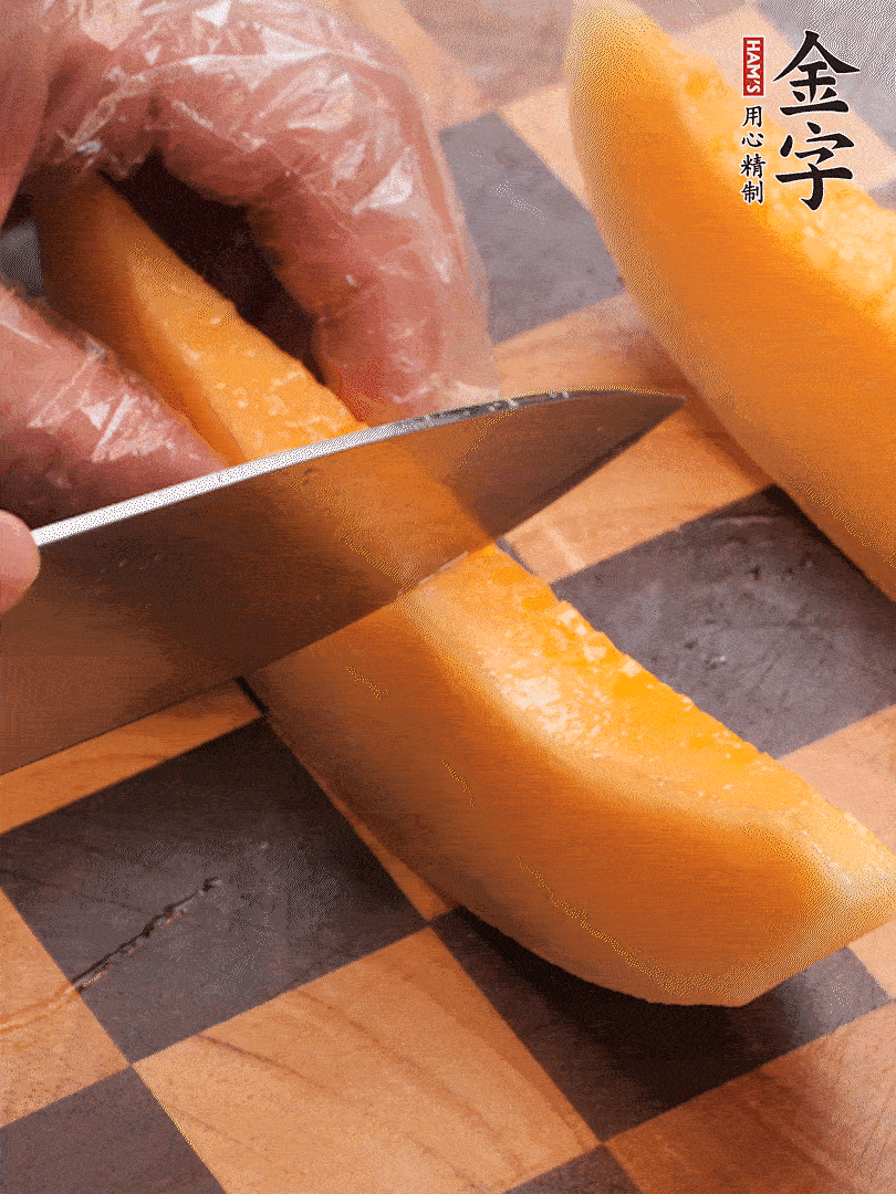 火腿包裹哈密瓜，按圆形摆放