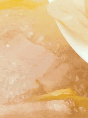 im电竞
咸肉、火腿、春笋 通通放入锅中小煮30分钟