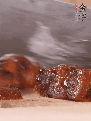 im电竞
酱油肉煮熟后切片