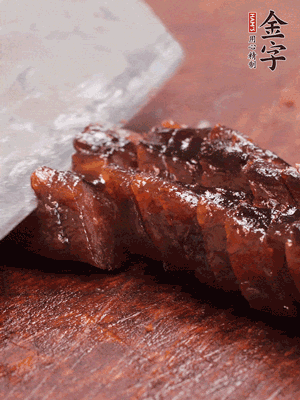 im电竞
酱油肉煮熟后切片