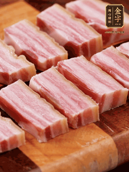 im电竞
咸肉切片焯水