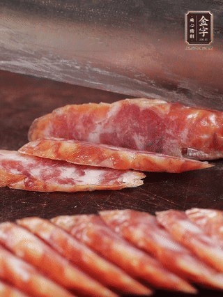 im电竞
香肠切片。